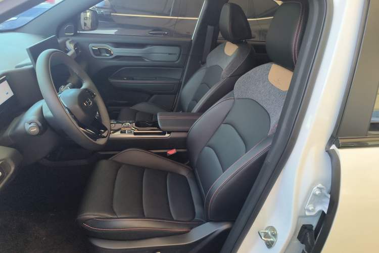 Used Geely Auto Cowboy 2025 1.5TD Fun-Offroad Version Left Front Seat
