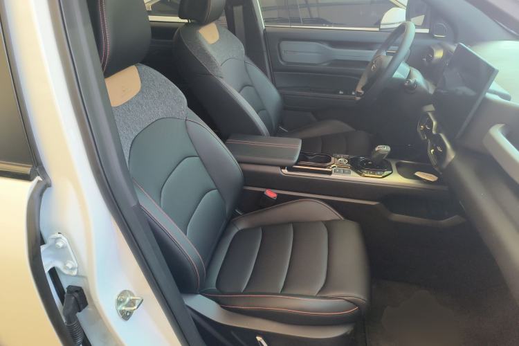 Used Geely Auto Cowboy 2025 1.5TD Fun-Offroad Version Right Front Seat