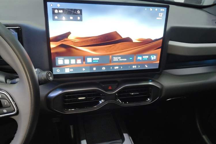 Used Geely Auto Cowboy 2025 1.5TD Fun-Offroad Version Audio And AC Panel