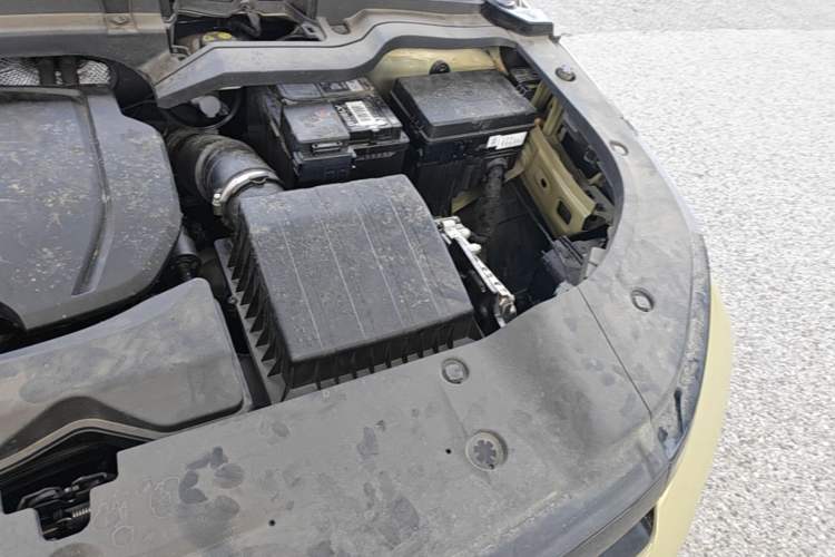 Used Geely Auto Cowboy 2025 1.5TD Fun-Offroad Version Engine Bay Left