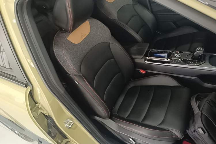 Used Geely Auto Cowboy 2025 1.5TD Fun-Offroad Version Right Front Seat