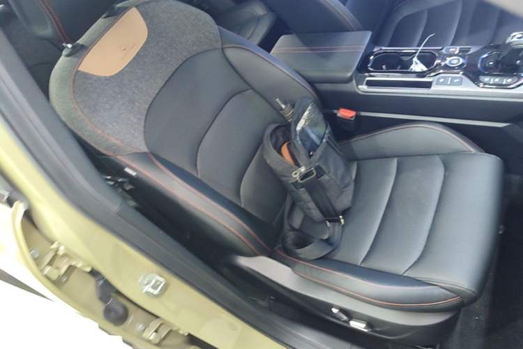 Used Geely Auto Cowboy 2025 1.5TD Fun-Offroad Version Right Front Seat