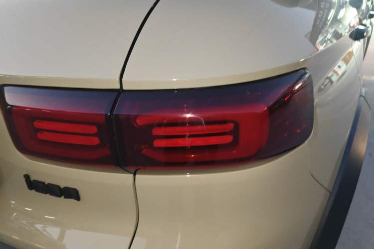 Used Geely Auto Cowboy 2025 1.5TD Fun-Offroad Version Right Rear Taillight