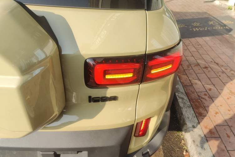 Used Geely Auto Cowboy 2025 1.5TD Fun-Offroad Version Right Rear Taillight