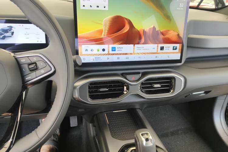 Used Geely Auto Cowboy 2026 Model 1.5TD Guan Ye Edition Audio And AC Panel