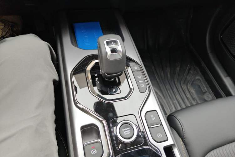 Used Geely Auto Cowboy 2026 Model 1.5TD Guan Ye Edition Gear Lever