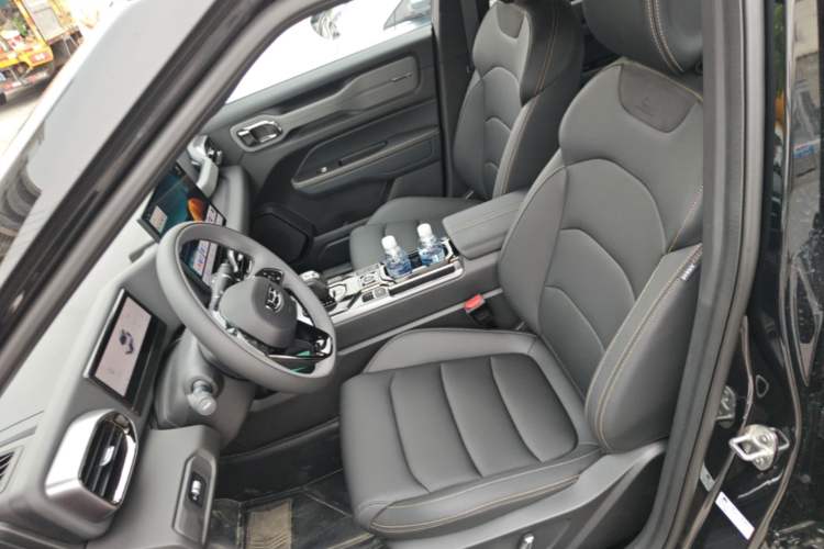Used Geely Auto Cowboy 2026 Model 1.5TD Guan Ye Edition Left Front Seat