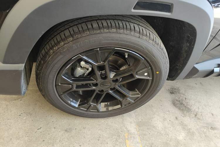 Used Geely Auto Cowboy 2026 Model 1.5TD Guan Ye Edition Left Front Wheel Hub