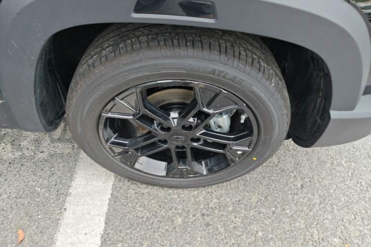 Used Geely Auto Cowboy 2026 Model 1.5TD Guan Ye Edition Right Front Wheel Hub