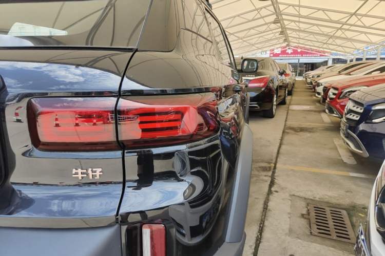 Used Geely Auto Cowboy 2026 Model 1.5TD Guan Ye Edition Right Rear Taillight