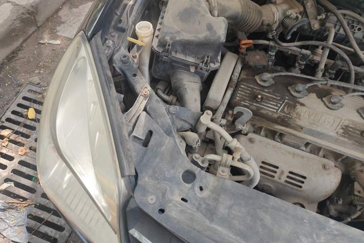 Used Geely Auto Diamond 2010 2nd Generation 1.5L Manual Standard Version Engine Bay Right