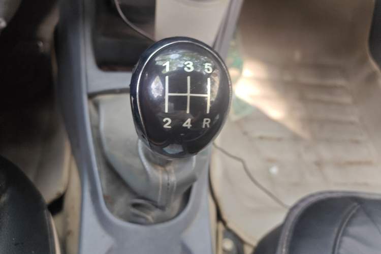 Used Geely Auto Diamond 2010 2nd Generation 1.5L Manual Standard Version Gear Lever
