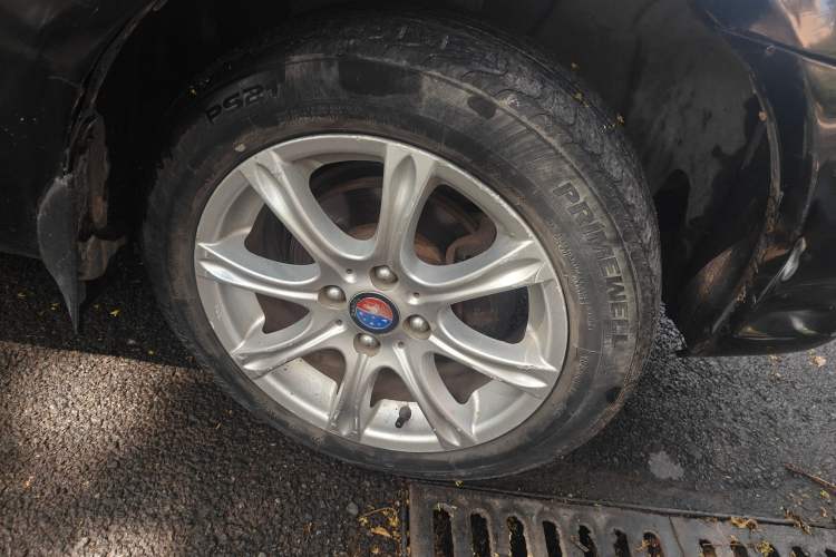 Used Geely Auto Diamond 2010 2nd Generation 1.5L Manual Standard Version Right Front Wheel Hub