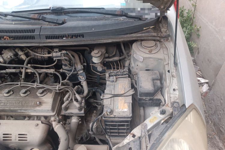 Used Geely Auto Diamond 2010 2nd Generation 1.5L Manual Standard Version Engine Bay Left