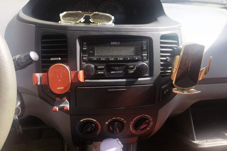 Used Geely Auto Diamond 2013 1.5L Manual Elite Model Audio And AC Panel