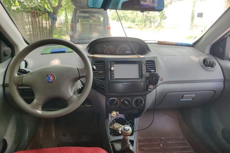 Used Geely Auto Diamond 2013 1.5L Manual Elite Model Center Console