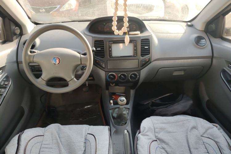 Used Geely Auto Diamond 2013 1.5L Manual Elite Model Center Console