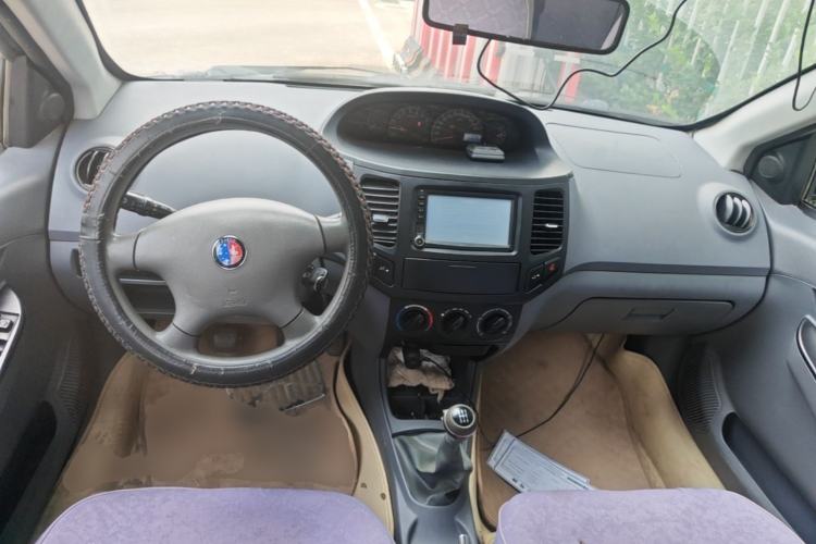 Used Geely Auto Diamond 2013 1.5L Manual Entry-Level Model Center Console