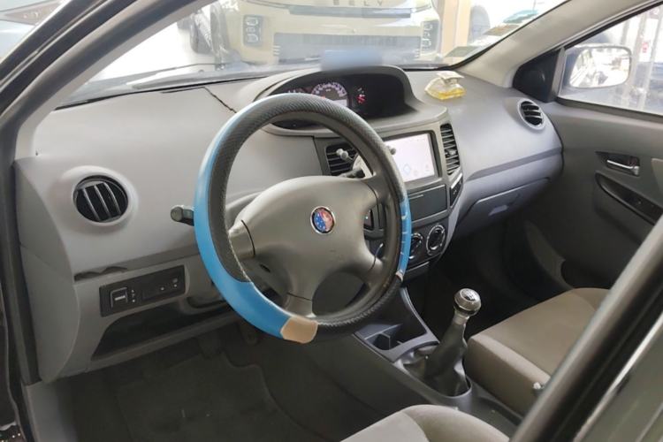 Used Geely Auto Diamond 2013 1.5L Manual Elite Model Center Console