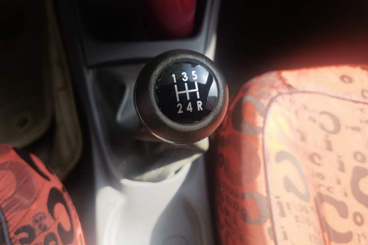 Used Geely Auto Diamond 2013 1.5L Manual Elite Model Gear Lever