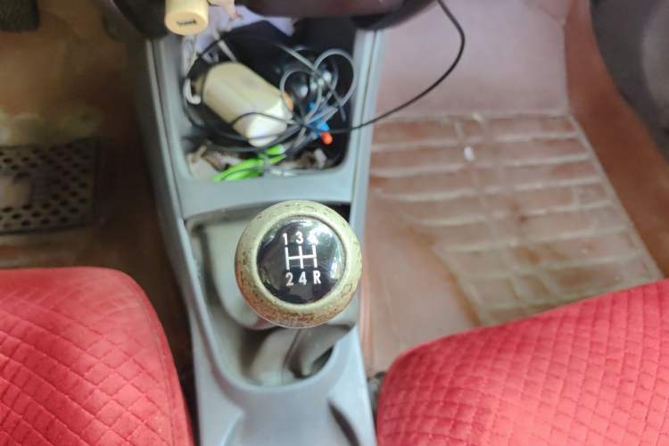 Used Geely Auto Diamond 2013 1.5L Manual Elite Model Gear Lever