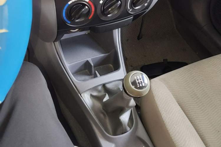 Used Geely Auto Diamond 2013 1.5L Manual Elite Model Gear Lever