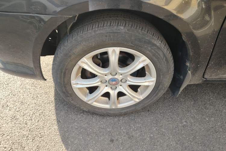 Used Geely Auto Diamond 2013 1.5L Manual Elite Model Left Front Wheel Hub
