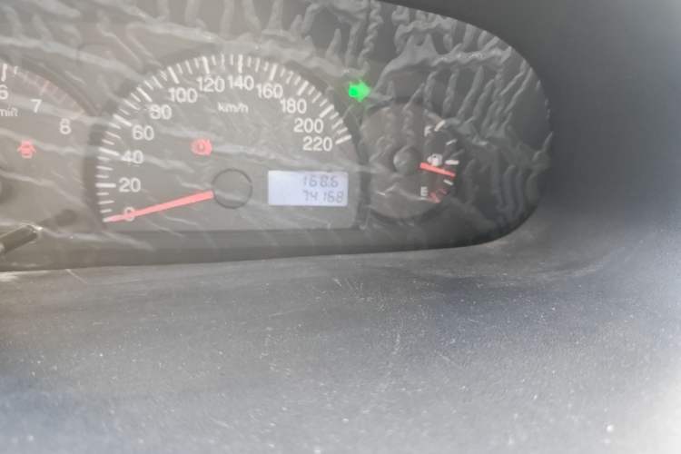 Used Geely Auto Diamond 2013 1.5L Manual Entry-Level Model Odometer Close Up