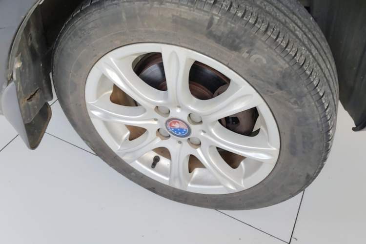 Used Geely Auto Diamond 2013 1.5L Manual Elite Model Right Front Wheel Hub