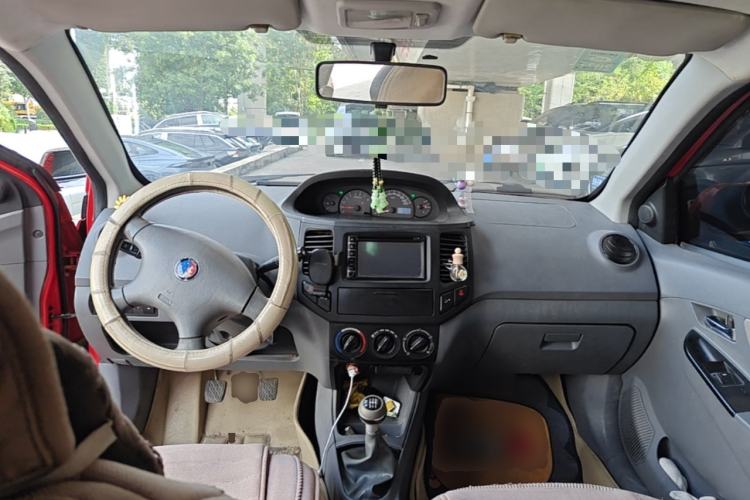 Used Geely Auto Diamond 2013 1.5L Manual Elite Model Center Console