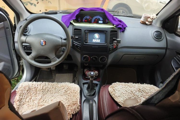Used Geely Auto Diamond 2013 1.5L Manual Entry-Level Model Center Console