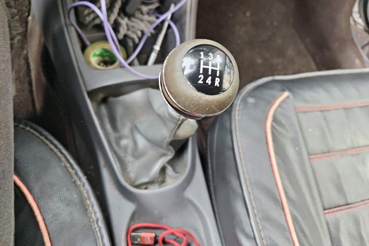 Used Geely Auto Diamond 2013 1.5L Manual Elite Model Gear Lever