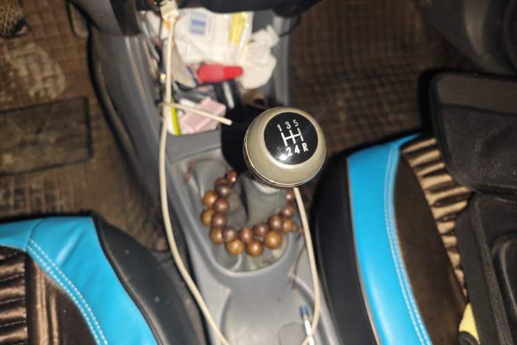 Used Geely Auto Diamond 2013 1.5L Manual Elite Model Gear Lever