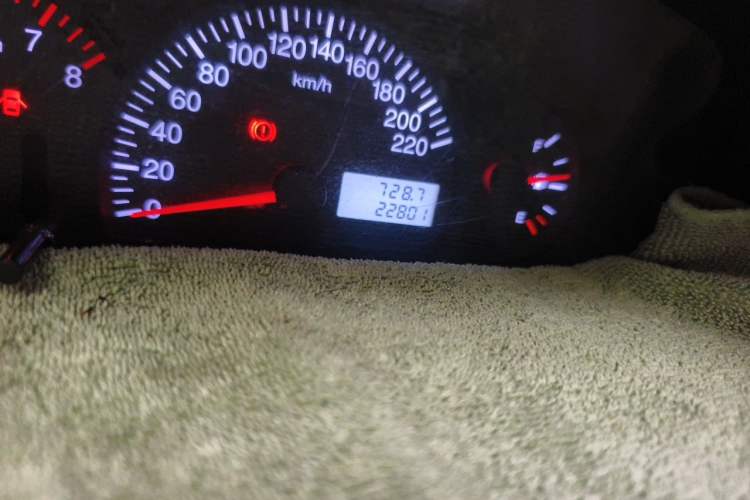 Used Geely Auto Diamond 2013 1.5L Manual Entry-Level Model Odometer Close Up