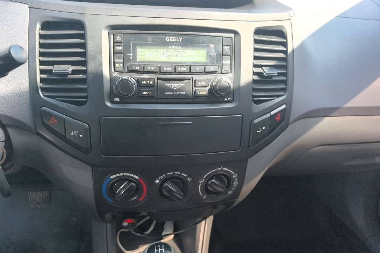 Used Geely Auto Diamond 2013 1.5L Manual Elite Model Audio And AC Panel