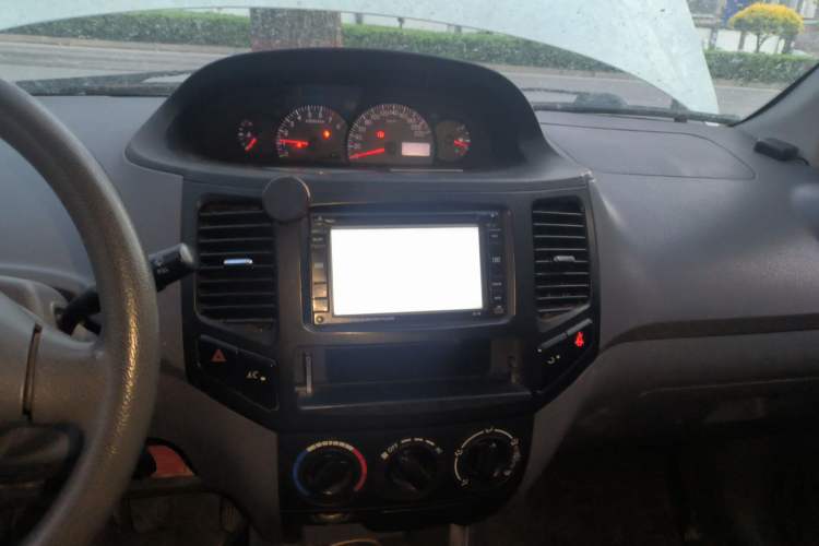 Used Geely Auto Diamond 2013 1.5L Manual Entry-Level Model Audio And AC Panel