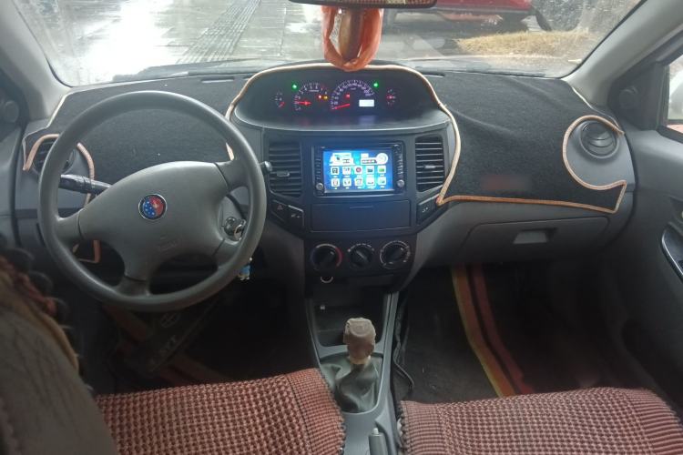 Used Geely Auto Diamond 2013 1.5L Manual Elite Model Center Console