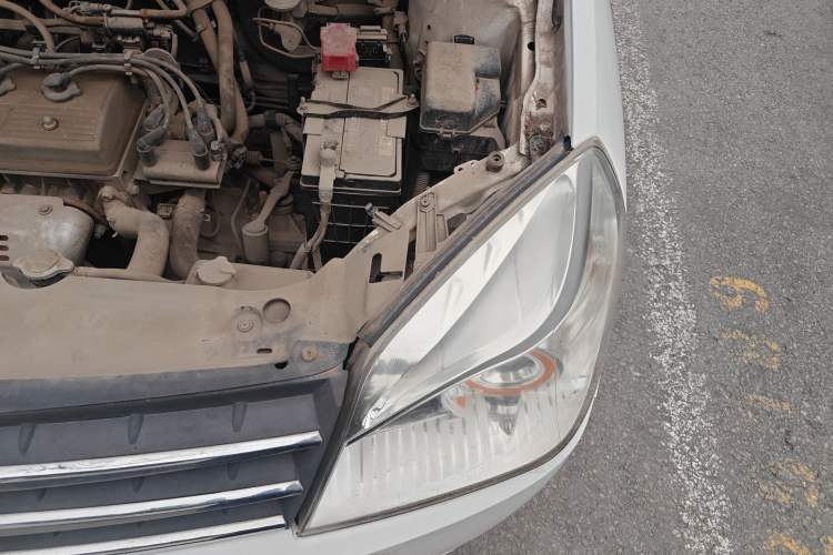Used Geely Auto Diamond 2013 1.5L Manual Elite Model Engine Bay Left