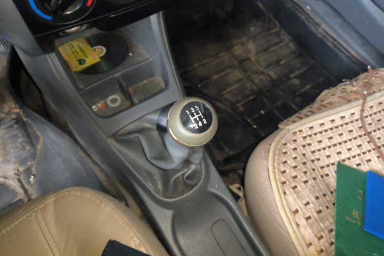 Used Geely Auto Diamond 2013 1.5L Manual Entry-Level Model Gear Lever