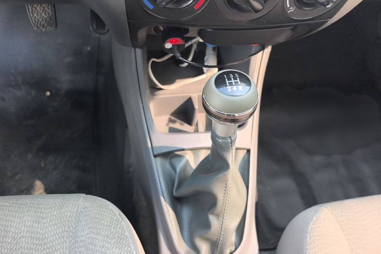 Used Geely Auto Diamond 2013 1.5L Manual Elite Model Gear Lever