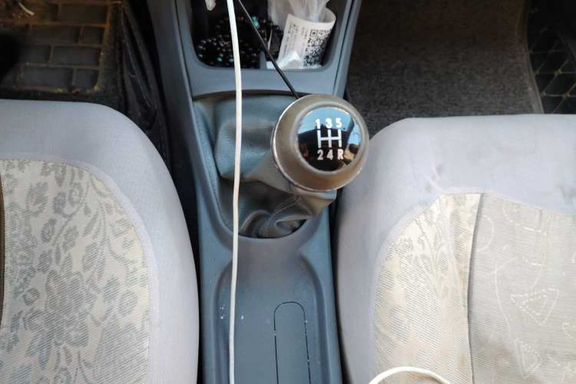 Used Geely Auto Diamond 2013 1.5L Manual Elite Model Gear Lever