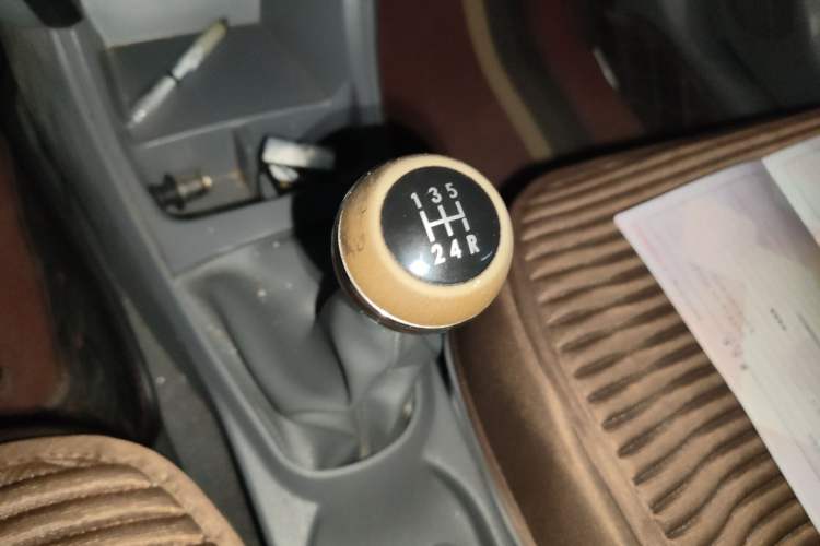 Used Geely Auto Diamond 2013 1.5L Manual Elite Model Gear Lever