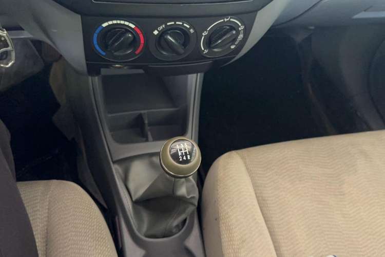 Used Geely Auto Diamond 2013 1.5L Manual Elite Model Gear Lever