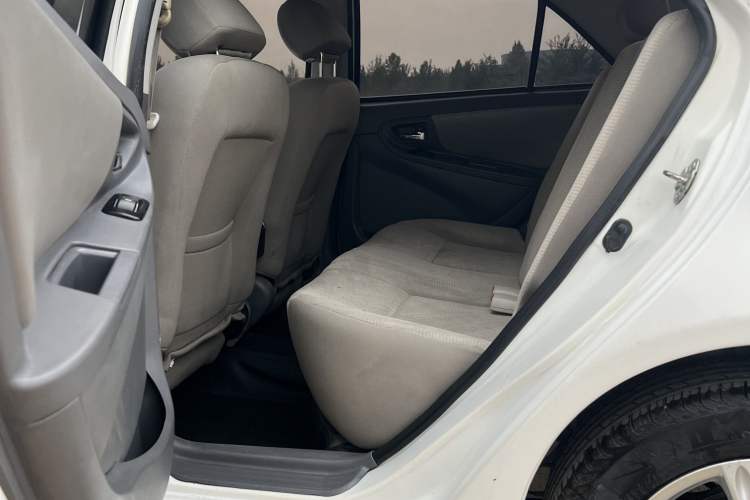Used Geely Auto Diamond 2013 1.5L Manual Elite Model Interior 4
