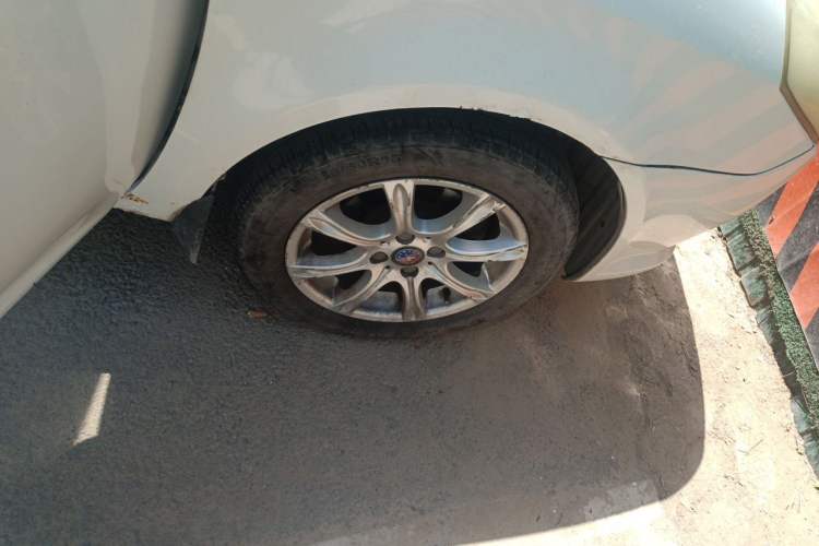 Used Geely Auto Diamond 2013 1.5L Manual Entry-Level Model Right Front Wheel Hub