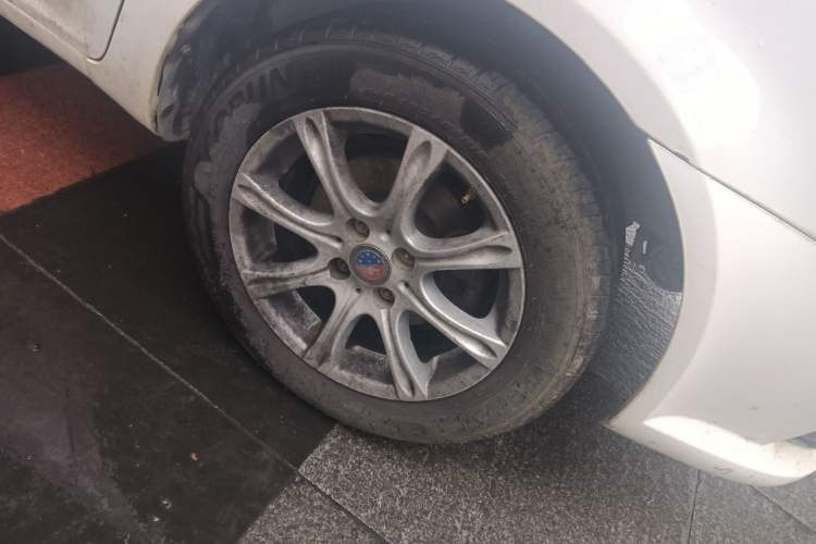 Used Geely Auto Diamond 2013 1.5L Manual Elite Model Right Front Wheel Hub