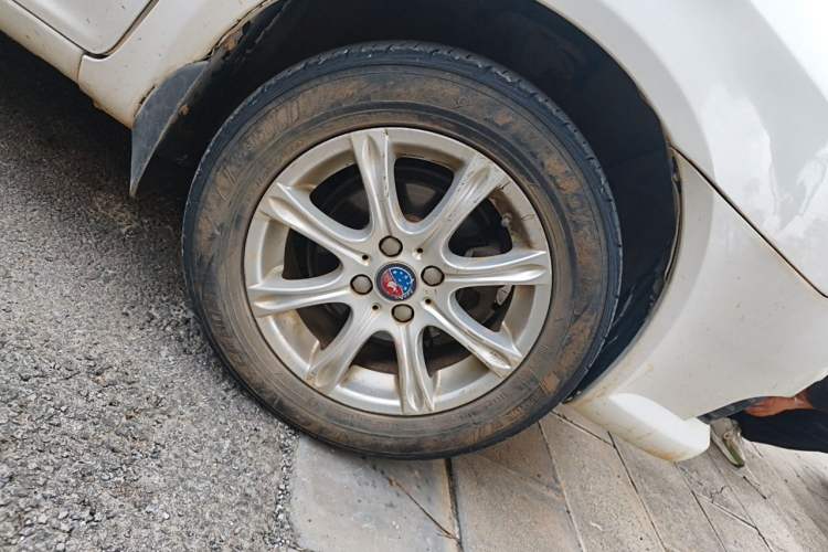 Used Geely Auto Diamond 2013 1.5L Manual Elite Model Right Front Wheel Hub