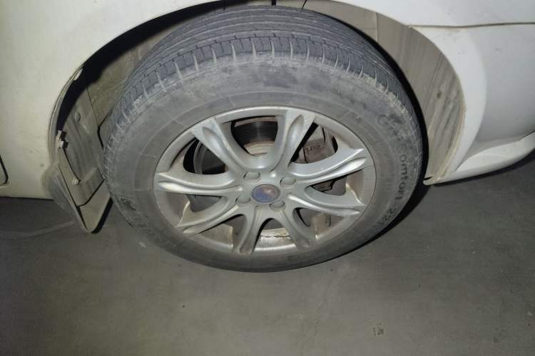 Used Geely Auto Diamond 2013 1.5L Manual Elite Model Right Front Wheel Hub