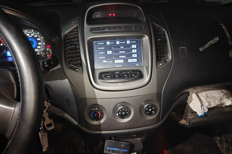Used Geely Auto Diamond 2014 Sedan 1.5L Manual Entry-Level Model Audio And AC Panel