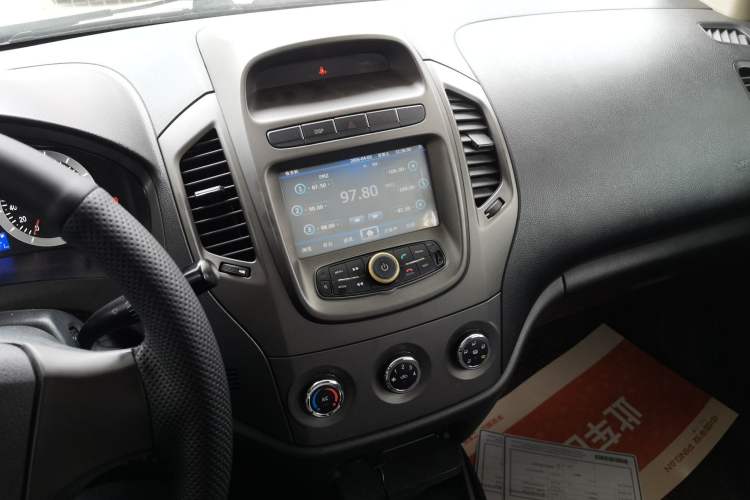 Used Geely Auto Diamond 2014 Sedan 1.5L Manual Luxury Model Audio And AC Panel